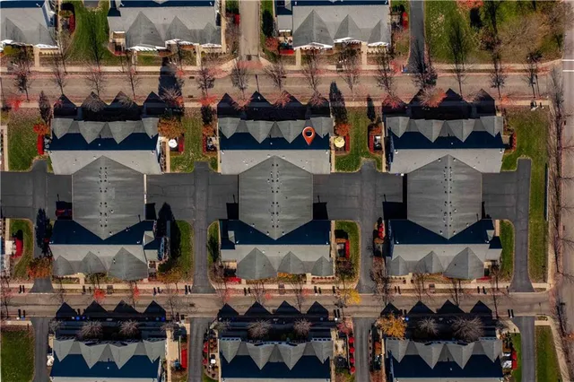 $484,900 | 2031 Isleworth Lane, Cranberry Township, PA 16066