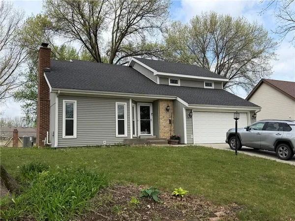 $295,000 | 3110 Lakeview Circle, Leavenworth, KS 66048