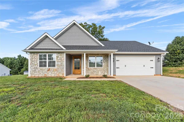 $365,000 | 160 Tranquility Lane, Harmony, NC 28634