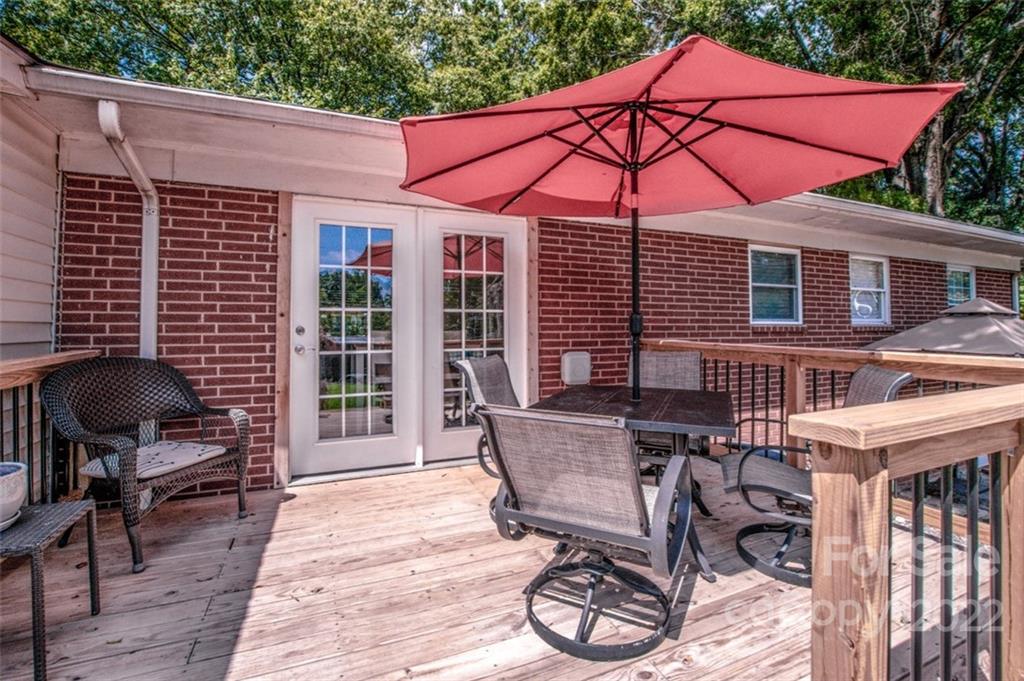 406 Fieldstone Road Mooresville, NC 28115 - Photo 12 of 43 a patio with a table and chairs