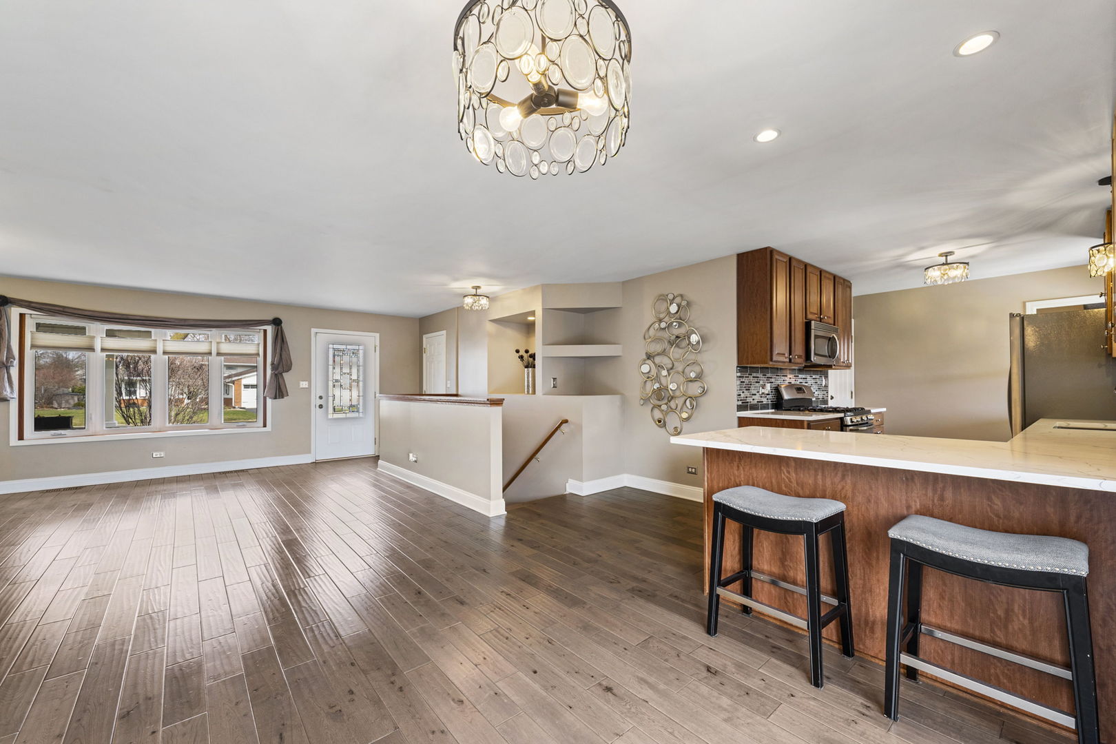 61 Avon Road Elk Grove Village, IL 60007 - Photo 13 of 41