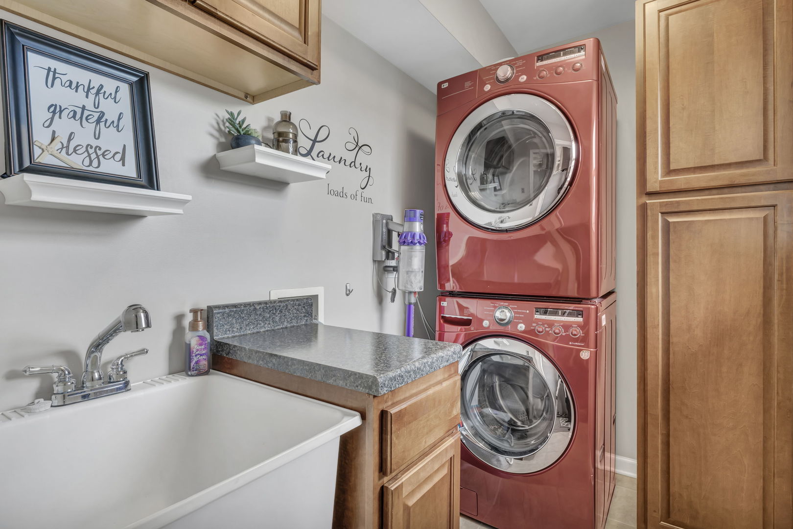 61 Avon Road Elk Grove Village, IL 60007 - Photo 23 of 41 a utility room with dryer and washer