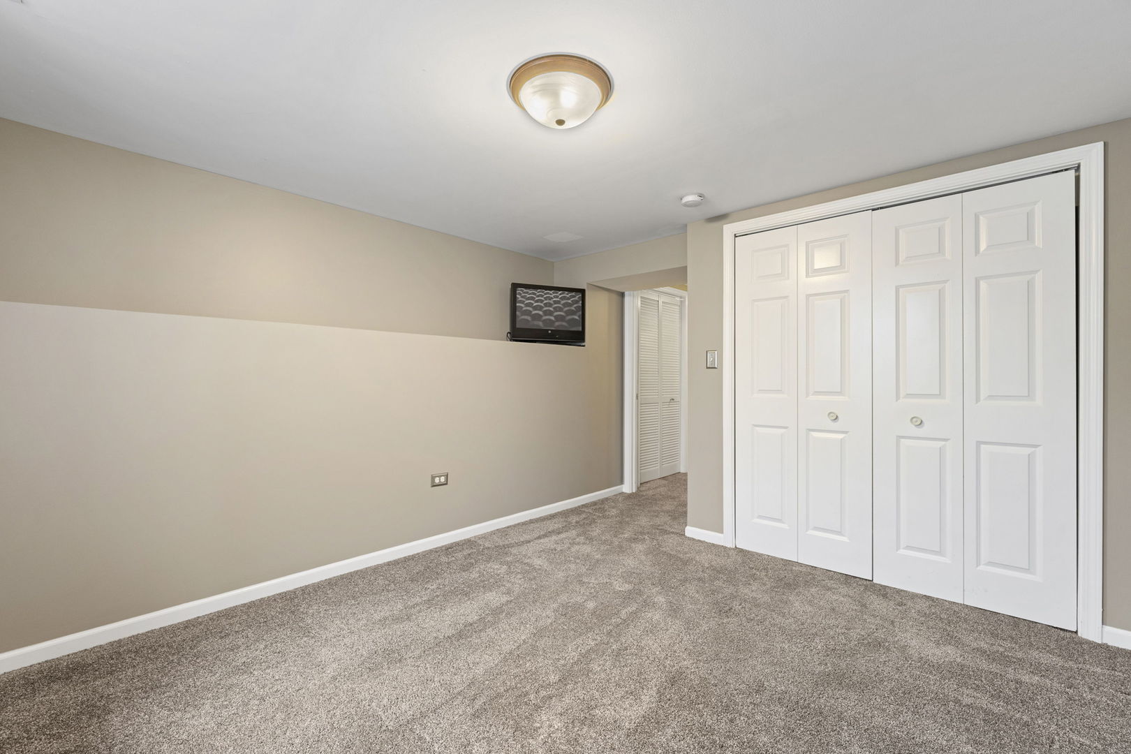 61 Avon Road Elk Grove Village, IL 60007 - Photo 25 of 41