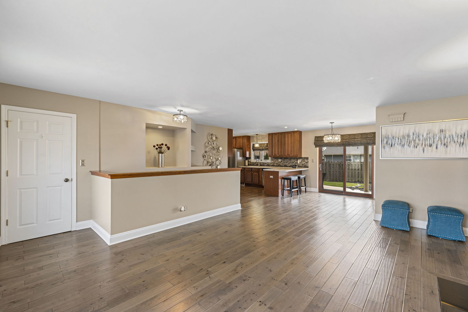 61 Avon Road Elk Grove Village, IL 60007 - Photo 7 of 41