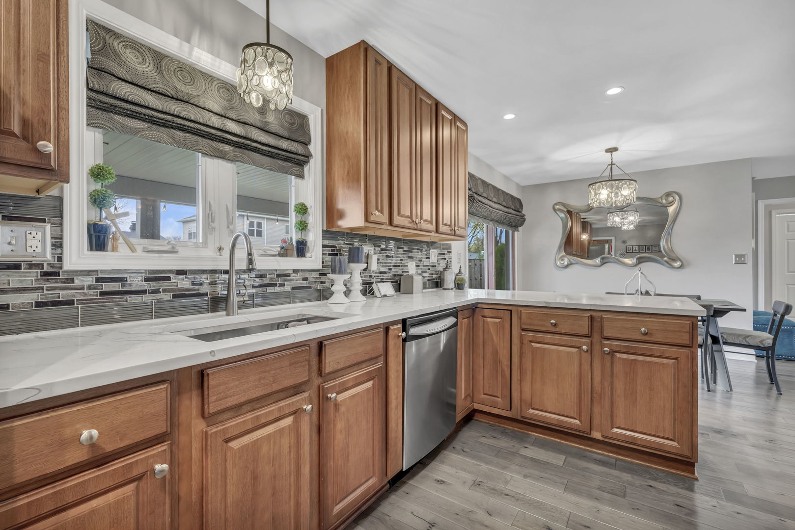 61 Avon Road Elk Grove Village, IL 60007 - Photo 9 of 41