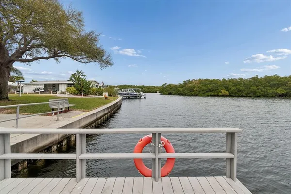 $149,000 | 678 Mt Madison Avenue Northeast, Unit 661, St. Petersburg, FL 33702