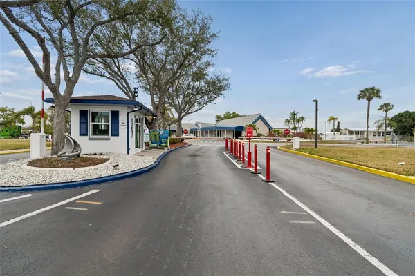 $149,000 | 678 Mt Madison Avenue Northeast, Unit 661, St. Petersburg, FL 33702