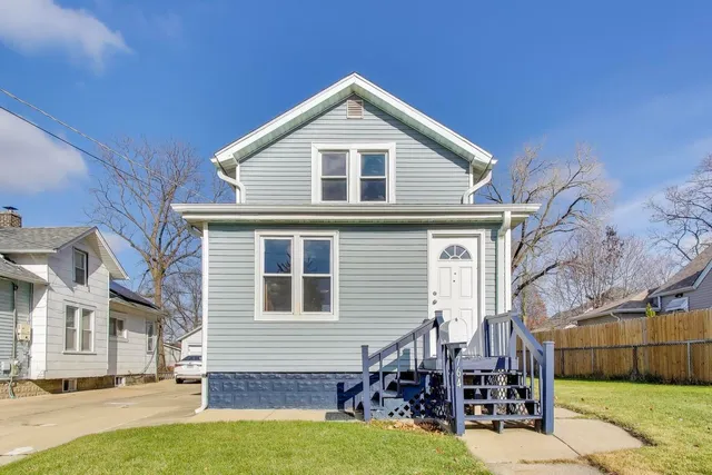 $225,000 | 764 2nd Avenue, Aurora, IL 60505