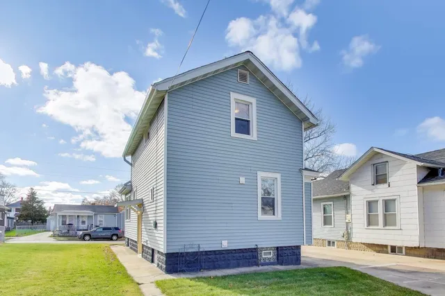 $225,000 | 764 2nd Avenue, Aurora, IL 60505