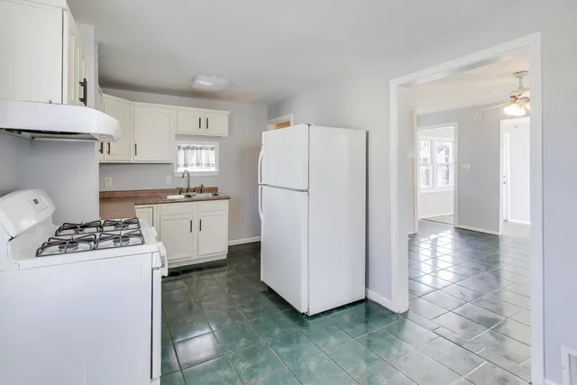 $225,000 | 764 2nd Avenue, Aurora, IL 60505