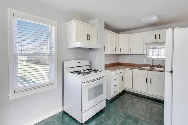 $225,000 | 764 2nd Avenue, Aurora, IL 60505