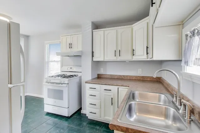 $225,000 | 764 2nd Avenue, Aurora, IL 60505