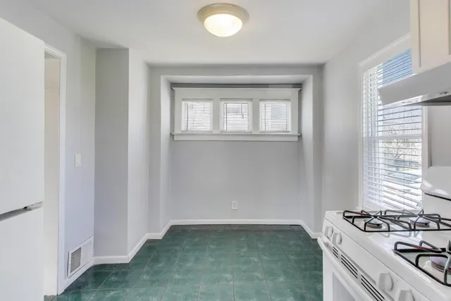 $225,000 | 764 2nd Avenue, Aurora, IL 60505