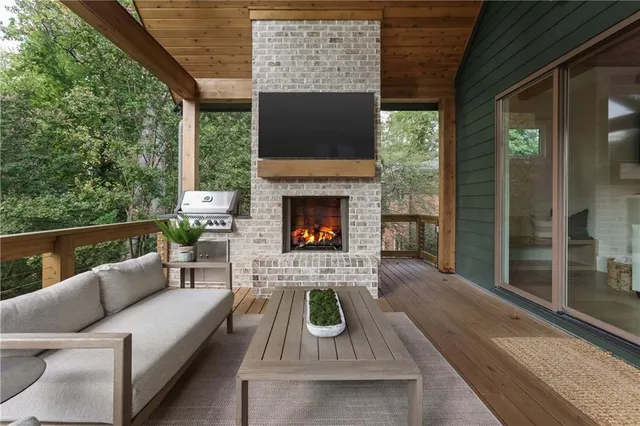 $2,100,000 | 3654 London Road, Atlanta, GA 30341