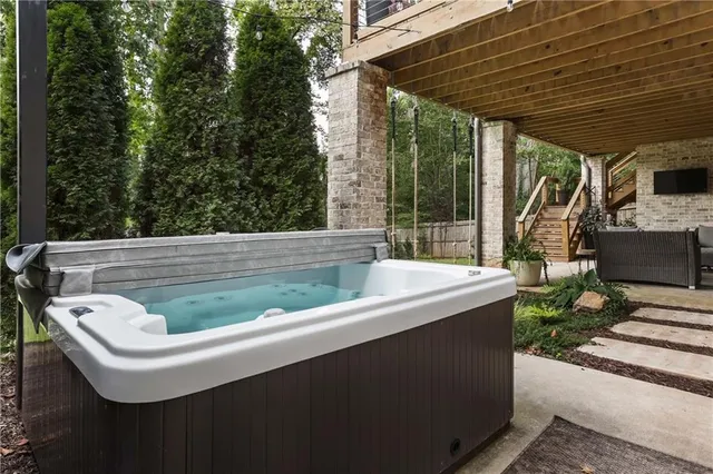 $2,100,000 | 3654 London Road, Atlanta, GA 30341