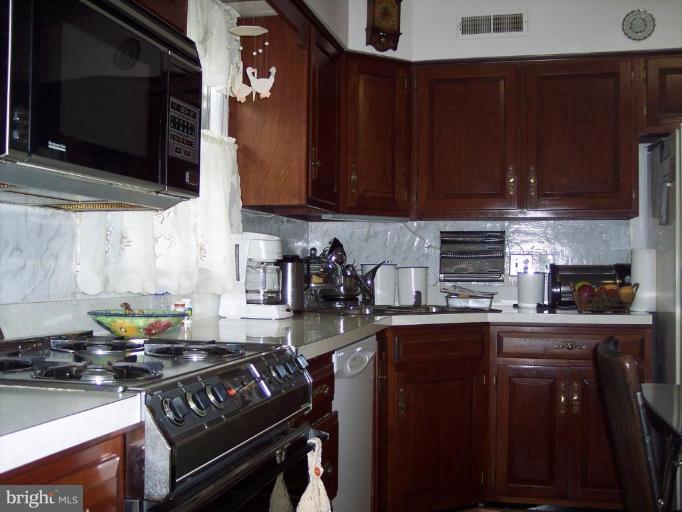 505 Rolling Rd. Catonsville, MD 21228 - Photo 2 of 22 Kitchen