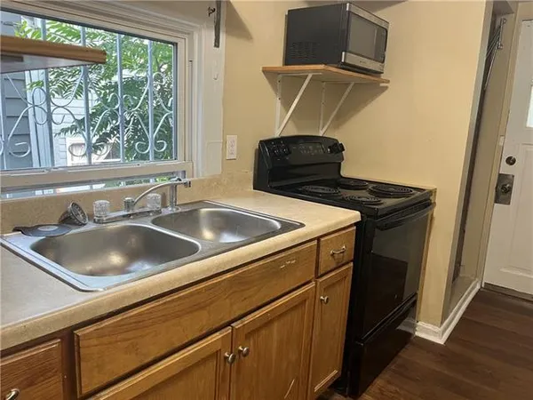 $900 | 8510 South Claiborne Avenue, Unit B, New Orleans, LA 70118