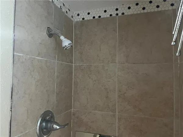 $900 | 8510 South Claiborne Avenue, Unit B, New Orleans, LA 70118