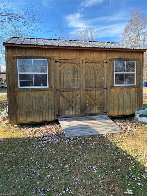 322 Flippin Road Lowgap, NC 27024 - Photo 10 of 13 Gallery Image 10