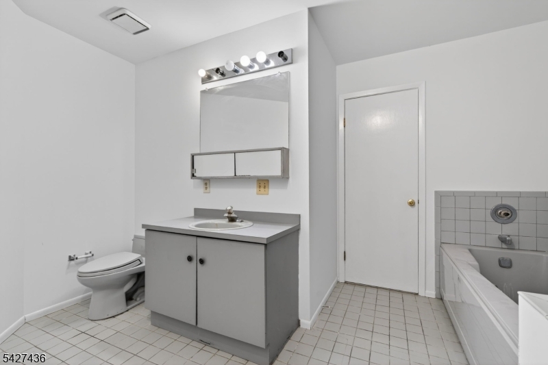 169 Castle Ridge Drive East Hanover, NJ 07936 - Photo 17 of 34