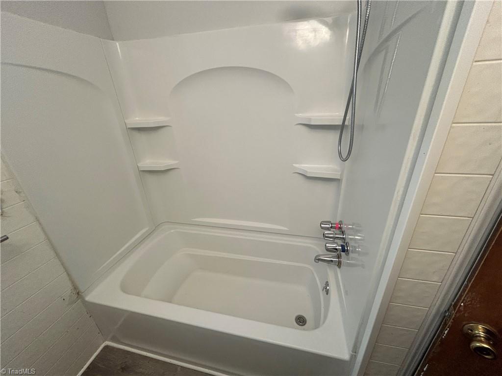 4403 Edgemore Road Greensboro, NC 27455 - Photo 14 of 24 Gallery Image 14
