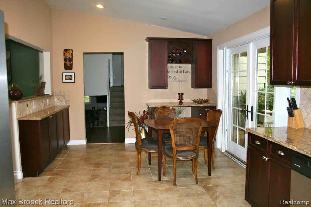 5630 Roundhill Road Bloomfield Hills, MI 48301 - Photo 6 of 23 9.JPG