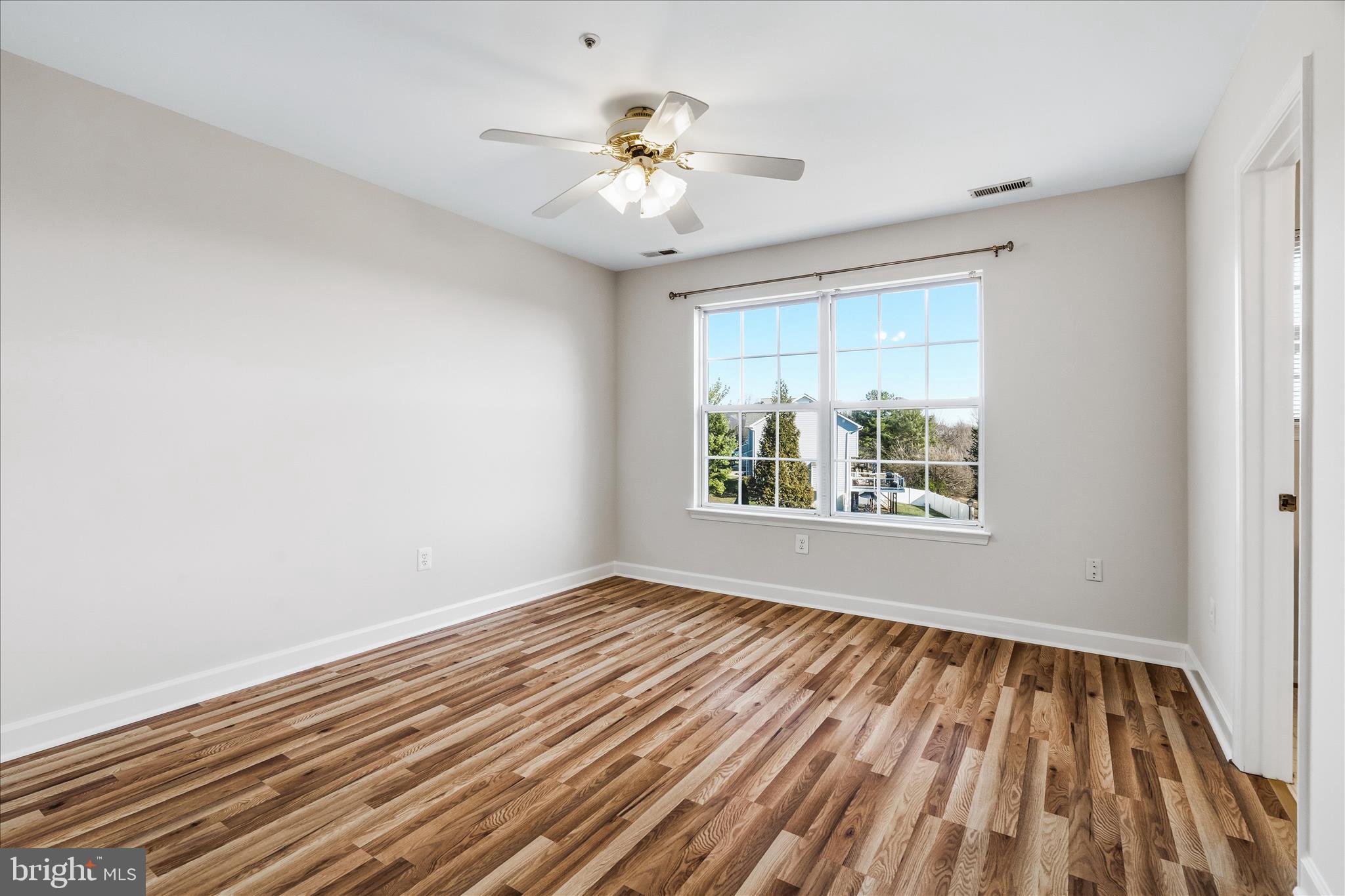 6414 View Point Court Frederick, MD 21703 - Photo 14 of 33 Primary bedroom