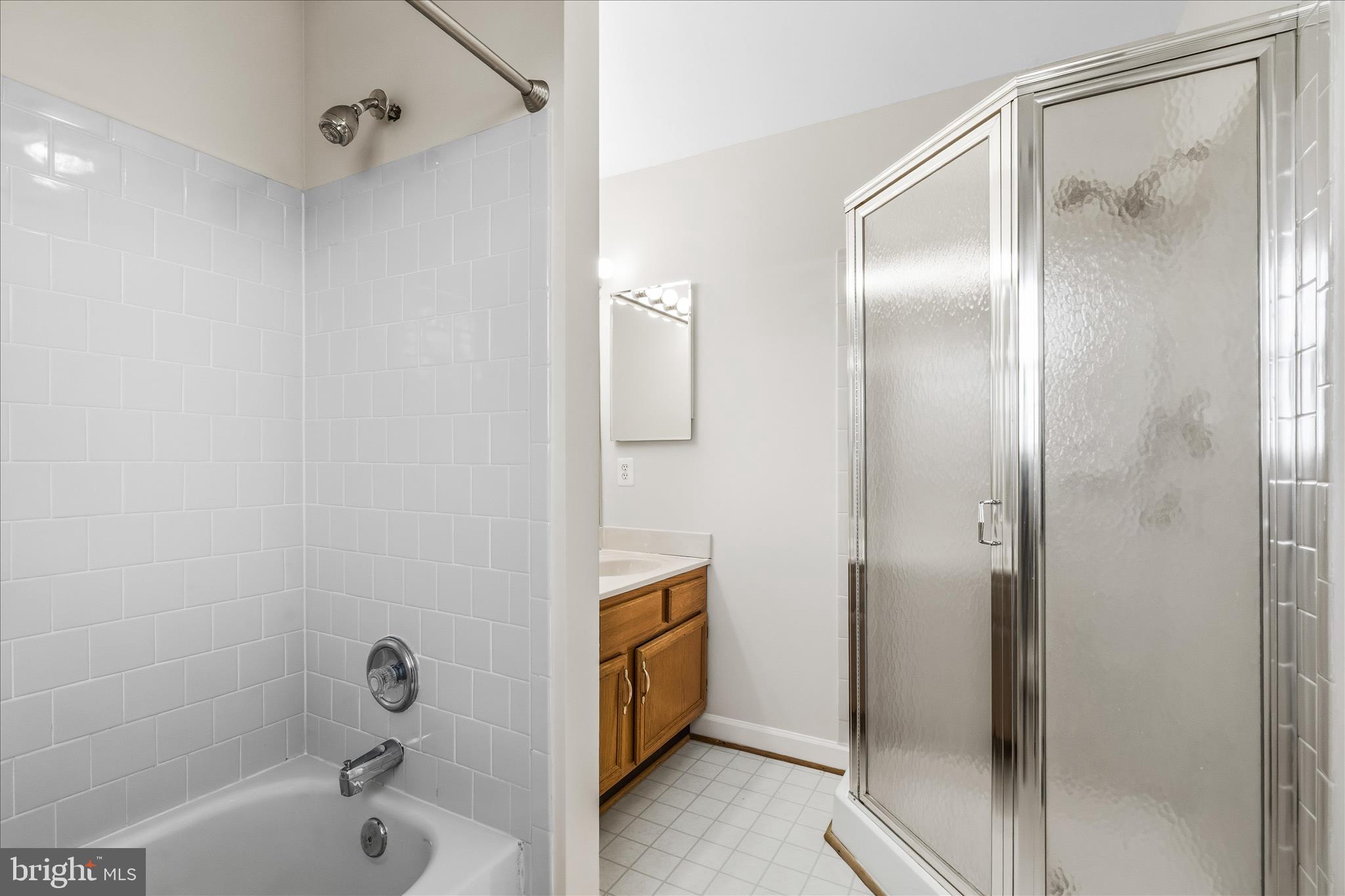 6414 View Point Court Frederick, MD 21703 - Photo 16 of 33 Primary bathroom