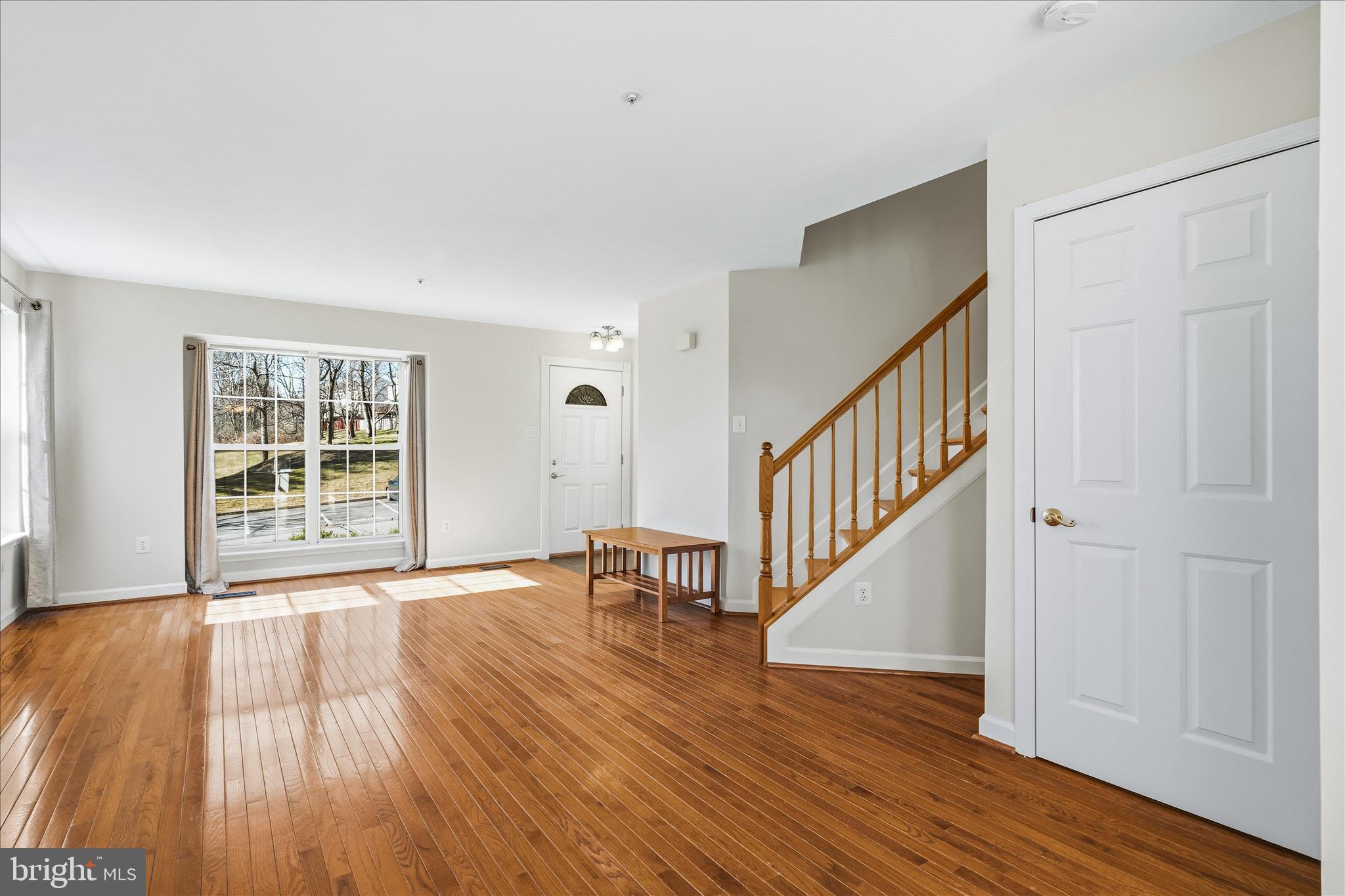 6414 View Point Court Frederick, MD 21703 - Photo 5 of 33 Lots of natural light