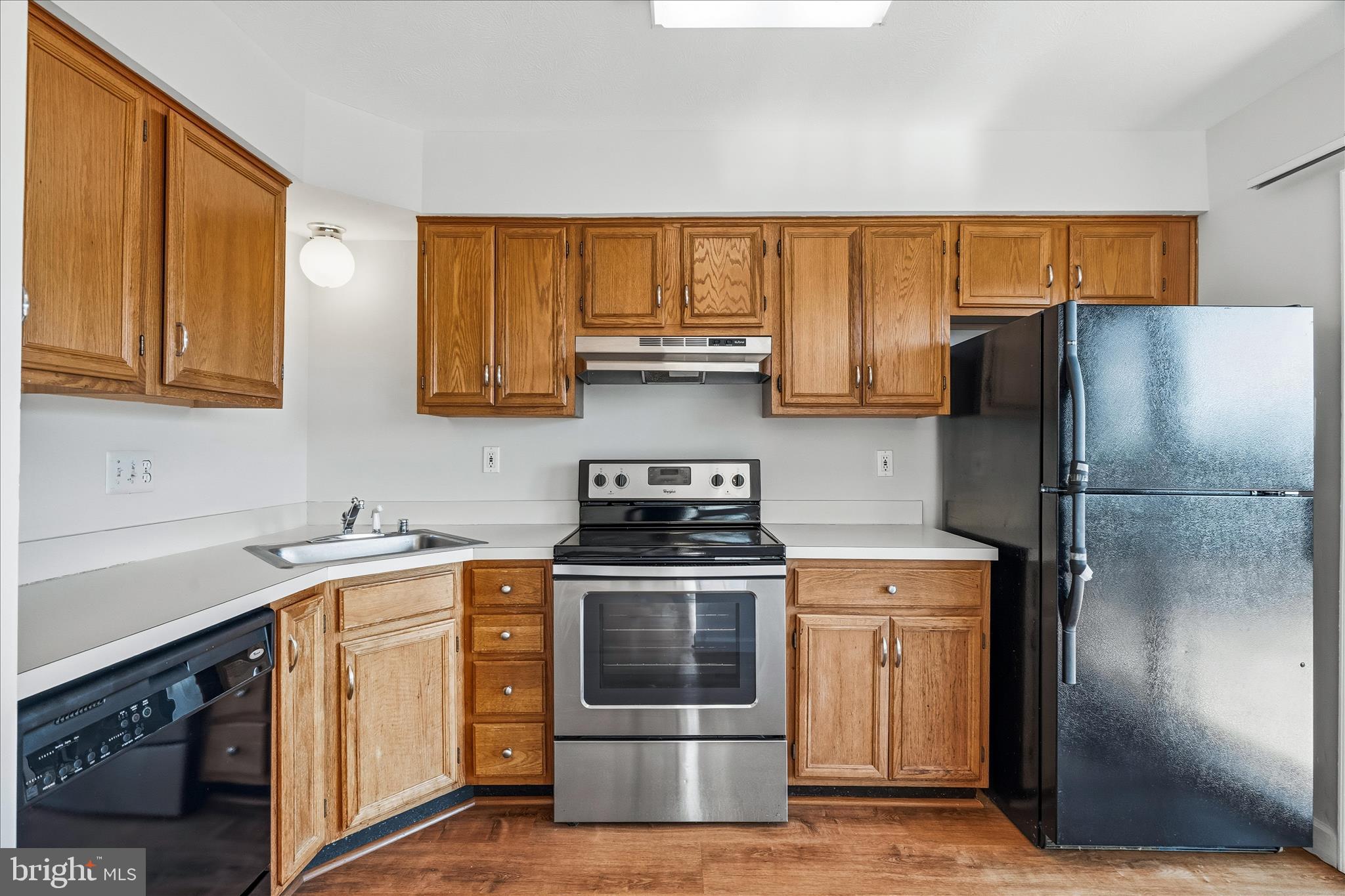 6414 View Point Court Frederick, MD 21703 - Photo 6 of 33 Kitchen