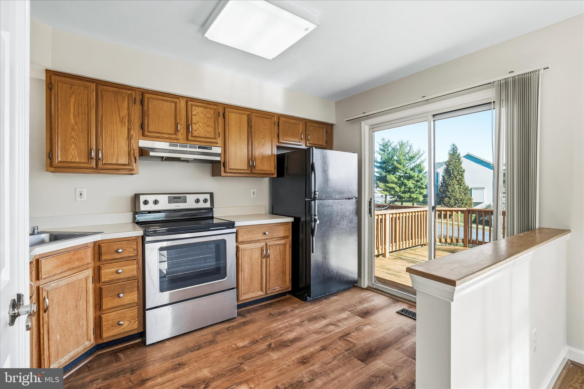 6414 View Point Court Frederick, MD 21703 - Photo 7 of 33 Kitchen