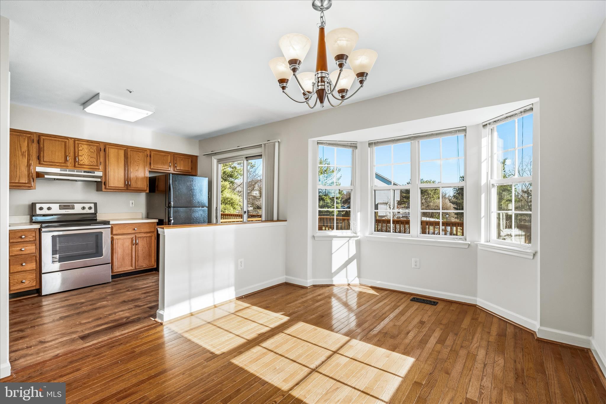 6414 View Point Court Frederick, MD 21703 - Photo 8 of 33 Bay windows / dinging area