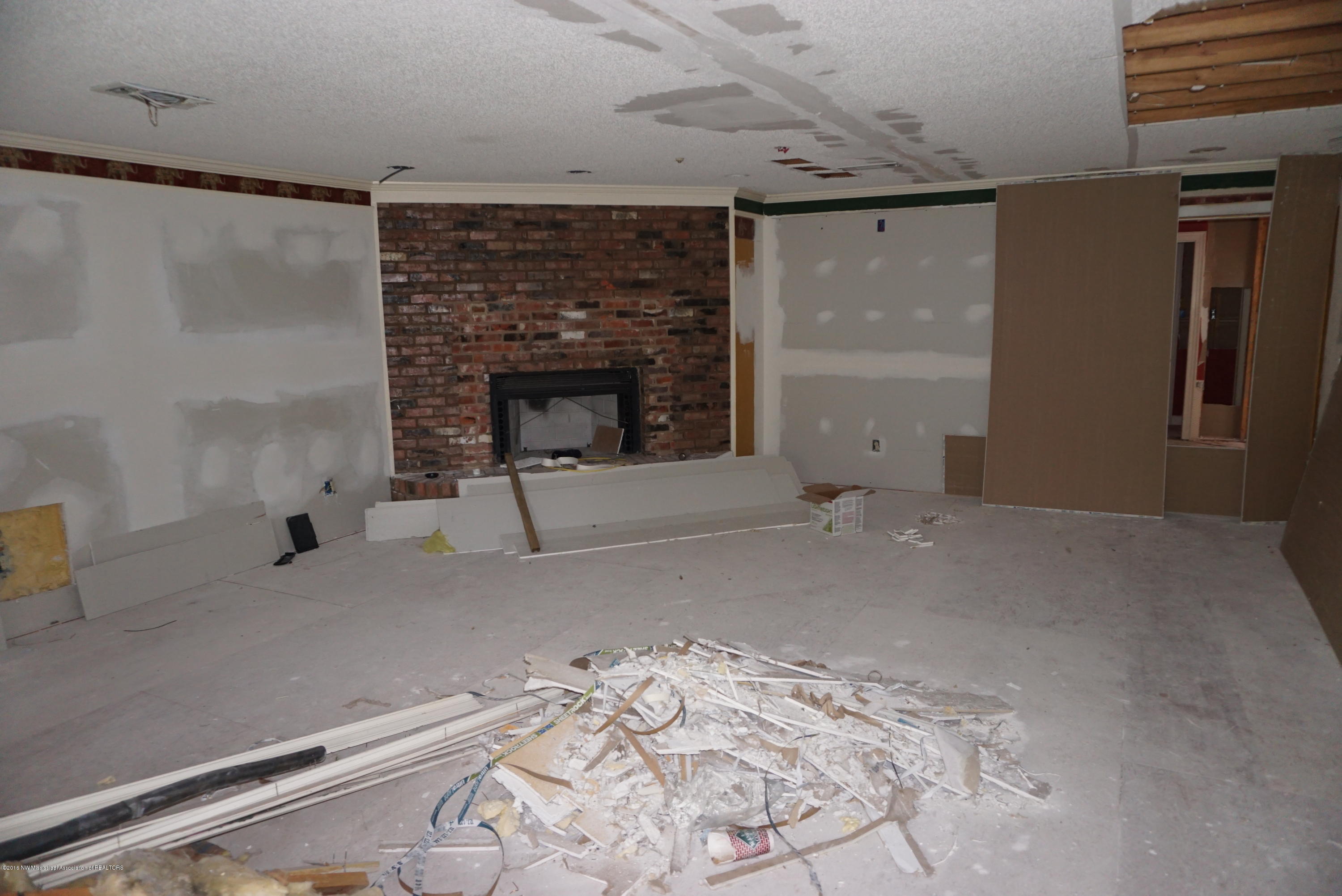 7725 Goodman Road Walls, MS 38680 - Photo 9 of 16 DSC03448