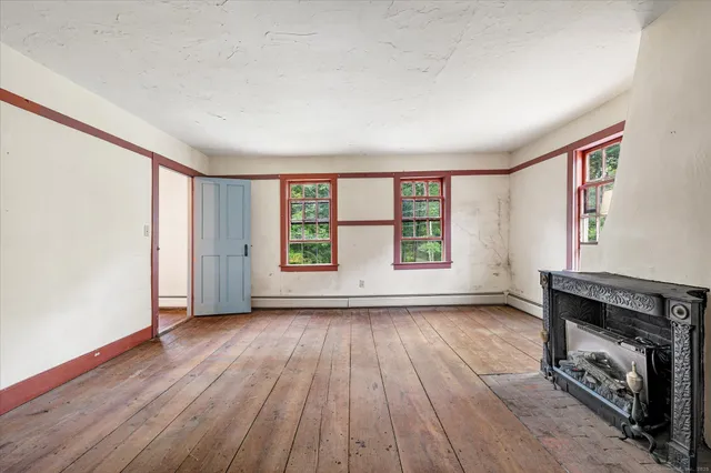 $395,000 | 516 Brooklyn Road, Canterbury, CT 06331