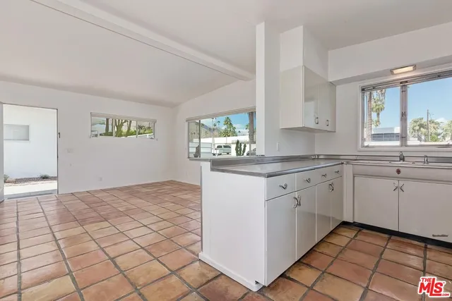 $1,995,000 | 975 East Camino Parocela, Palm Springs, CA 92264