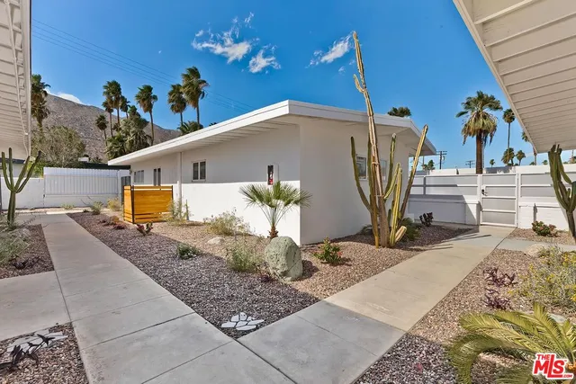 $1,995,000 | 975 East Camino Parocela, Palm Springs, CA 92264