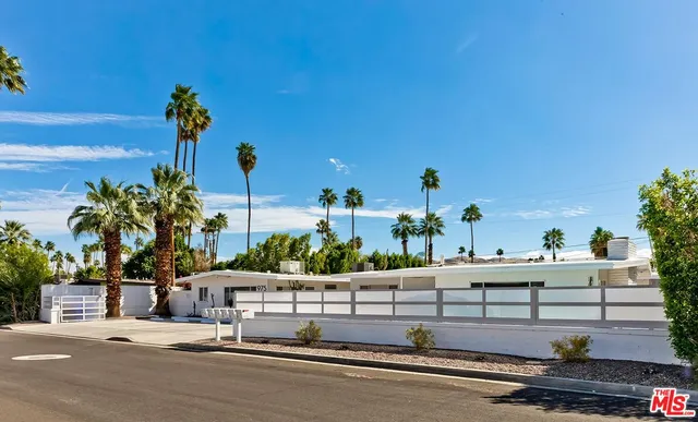 $1,995,000 | 975 East Camino Parocela, Palm Springs, CA 92264