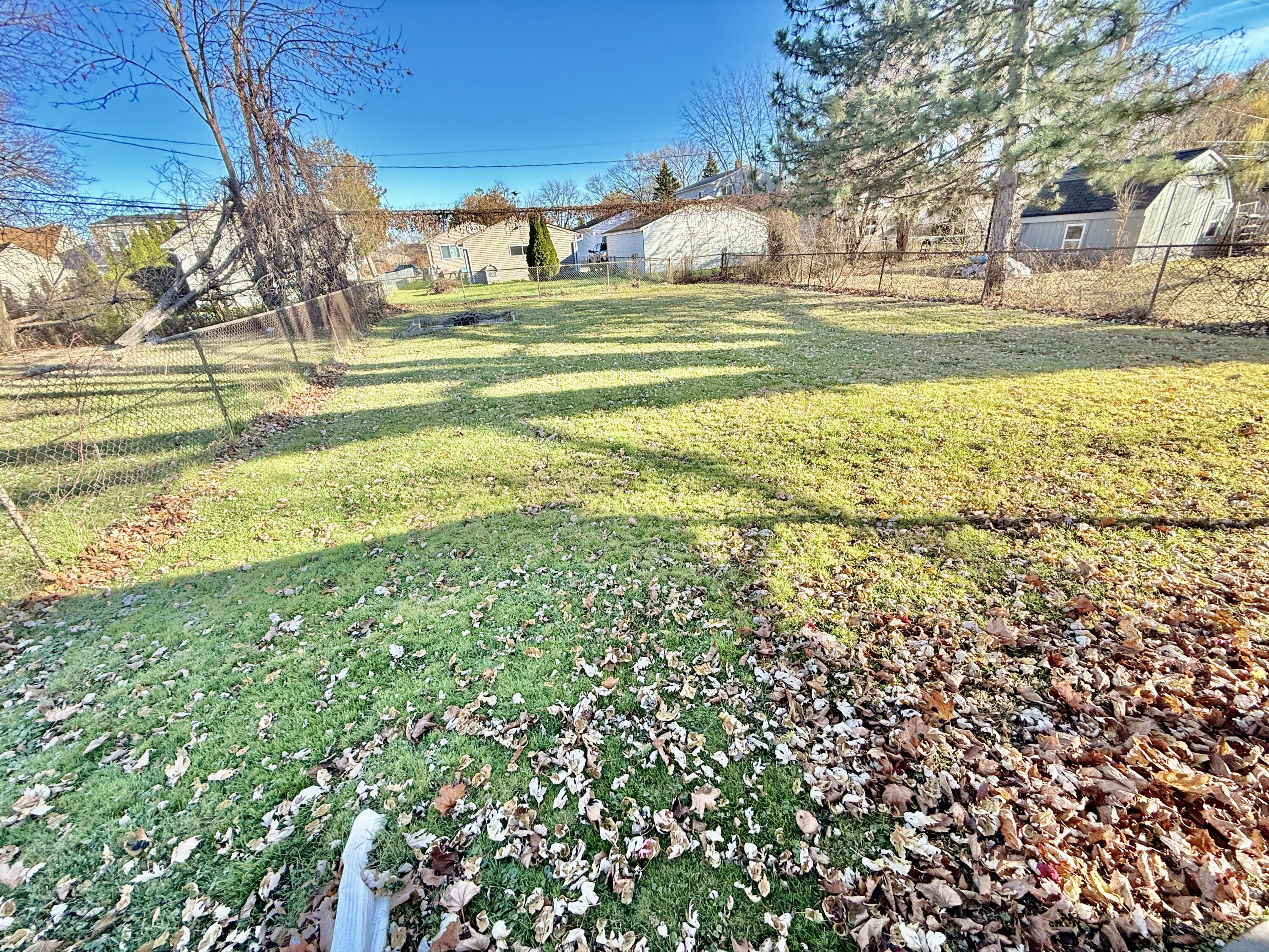 22084 Shakespeare Avenue Eastpointe, MI 48021 - Photo 2 of 15 IMG_0279