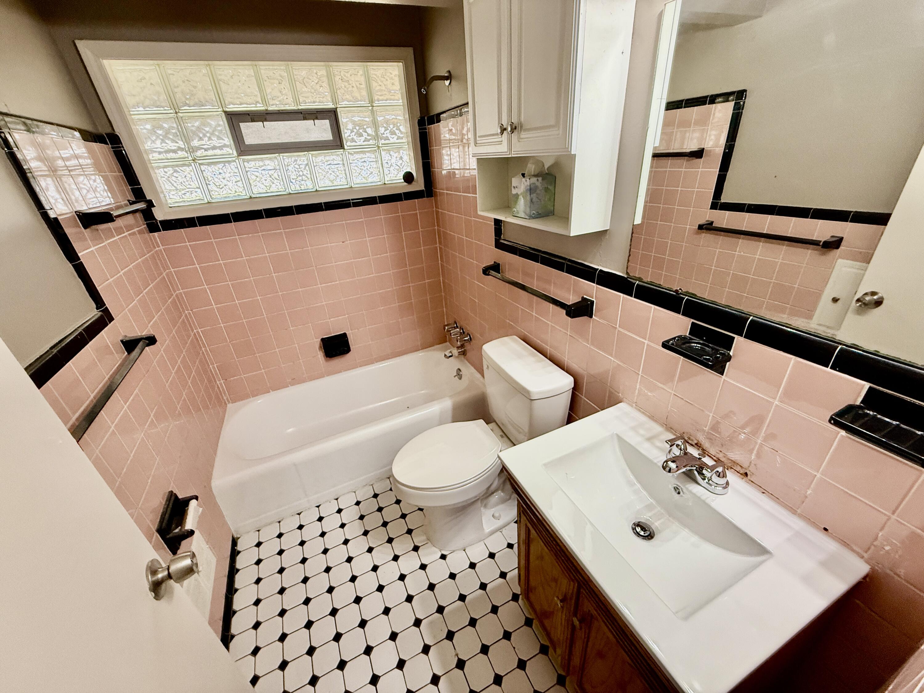 22084 Shakespeare Avenue Eastpointe, MI 48021 - Photo 9 of 15 IMG_0286