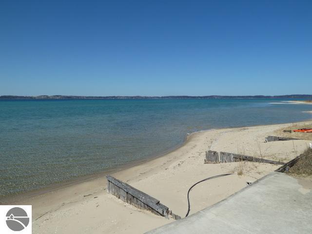 7159 Deepwater Point Road Williamsburg, MI 49690 - Photo 5 of 24 1723110-4.JPG