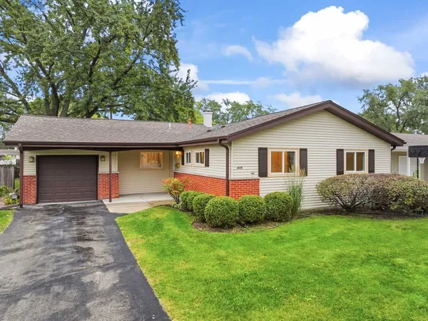$385,000 | 475 Olive Street, Hoffman Estates, IL 60169