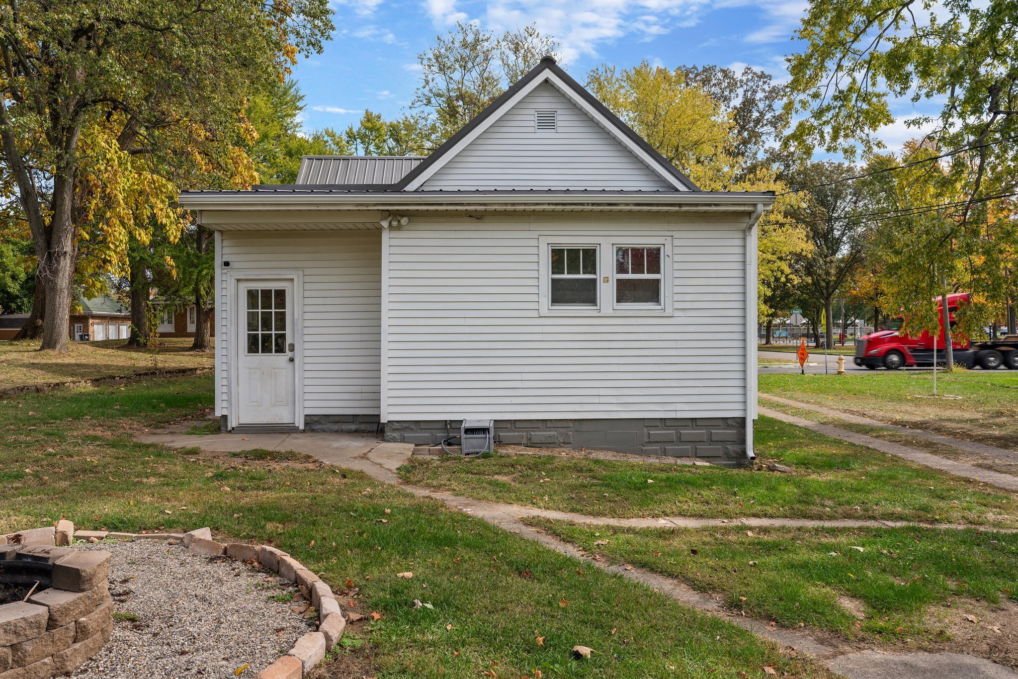 906 South Walnut Street Seymour, IN 47274 - Photo 17 of 20