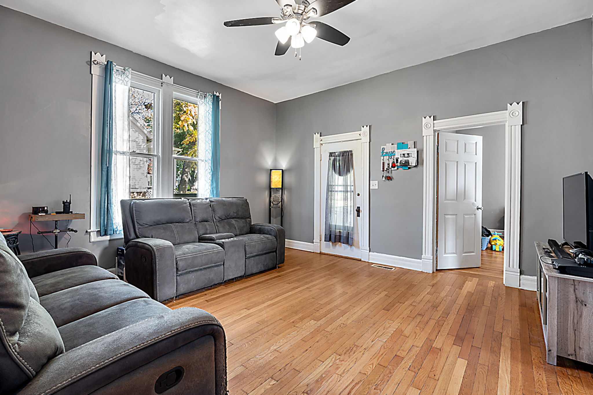 906 South Walnut Street Seymour, IN 47274 - Photo 3 of 20