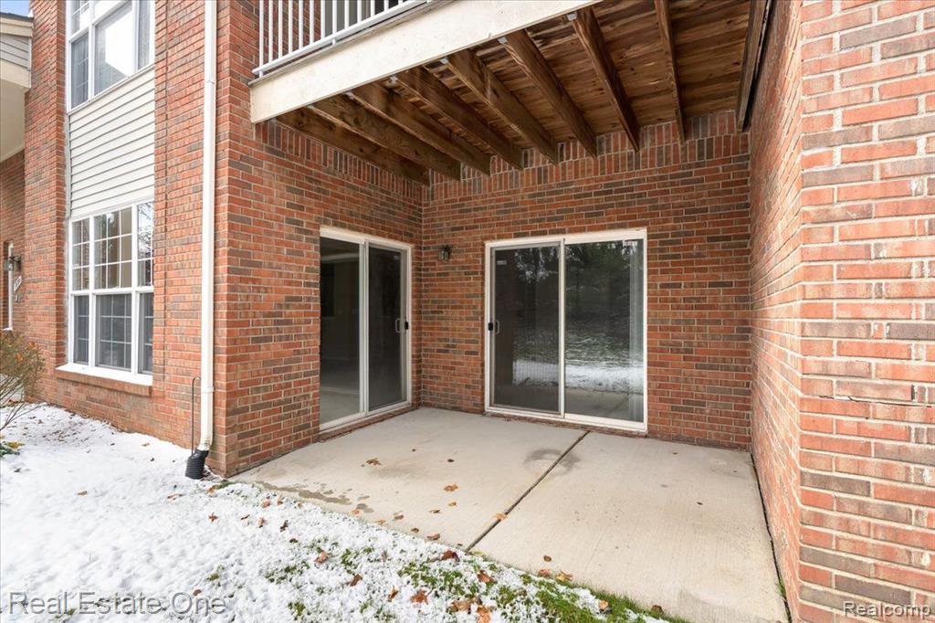 1818 Flagstone Circle, Unit 34 Rochester, MI 48307 - Photo 3 of 27 Gallery Image 3