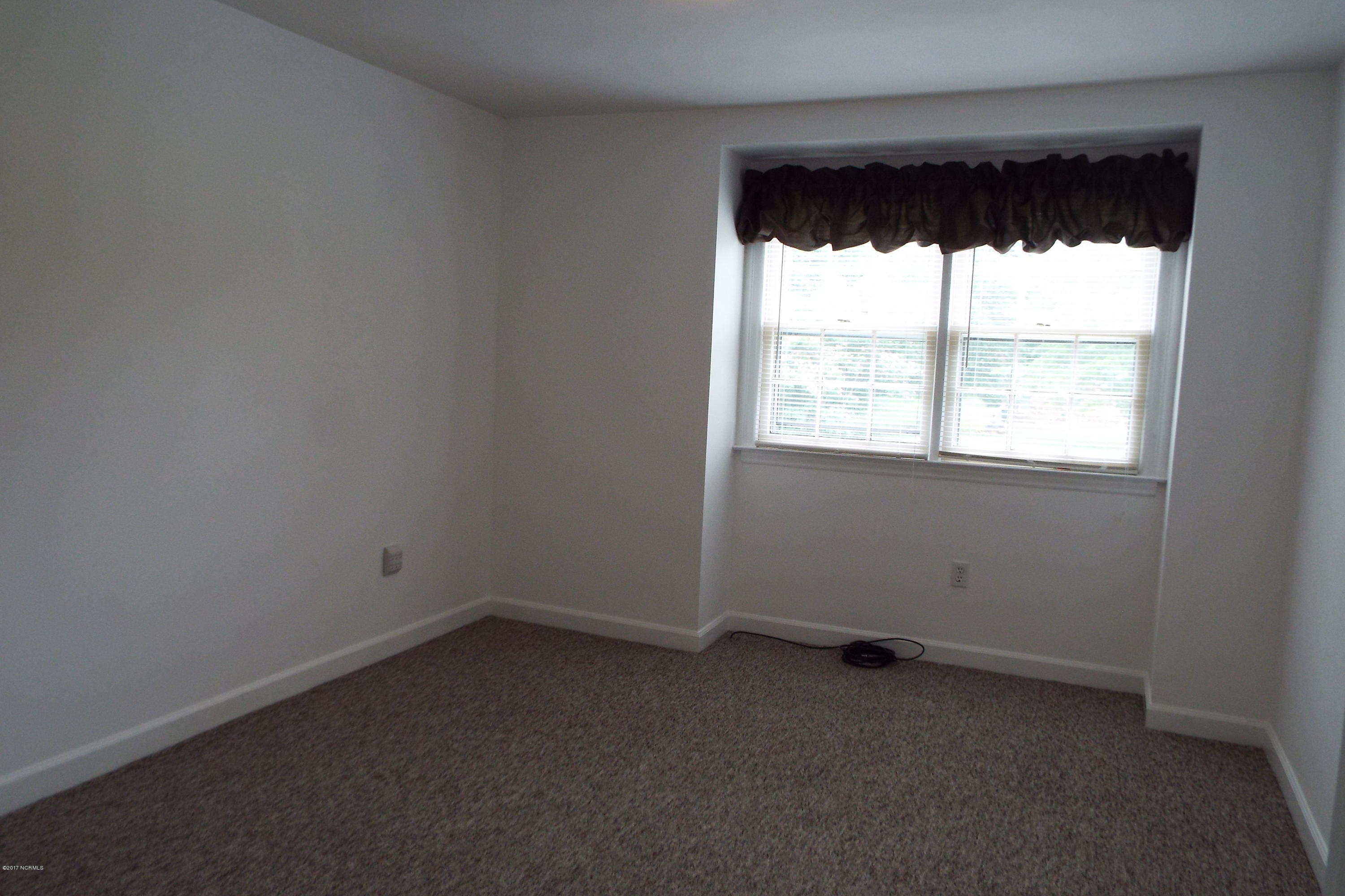 6000 River Road, Unit 16 Washington, NC 27889 - Photo 11 of 19 11 Second Bedroom