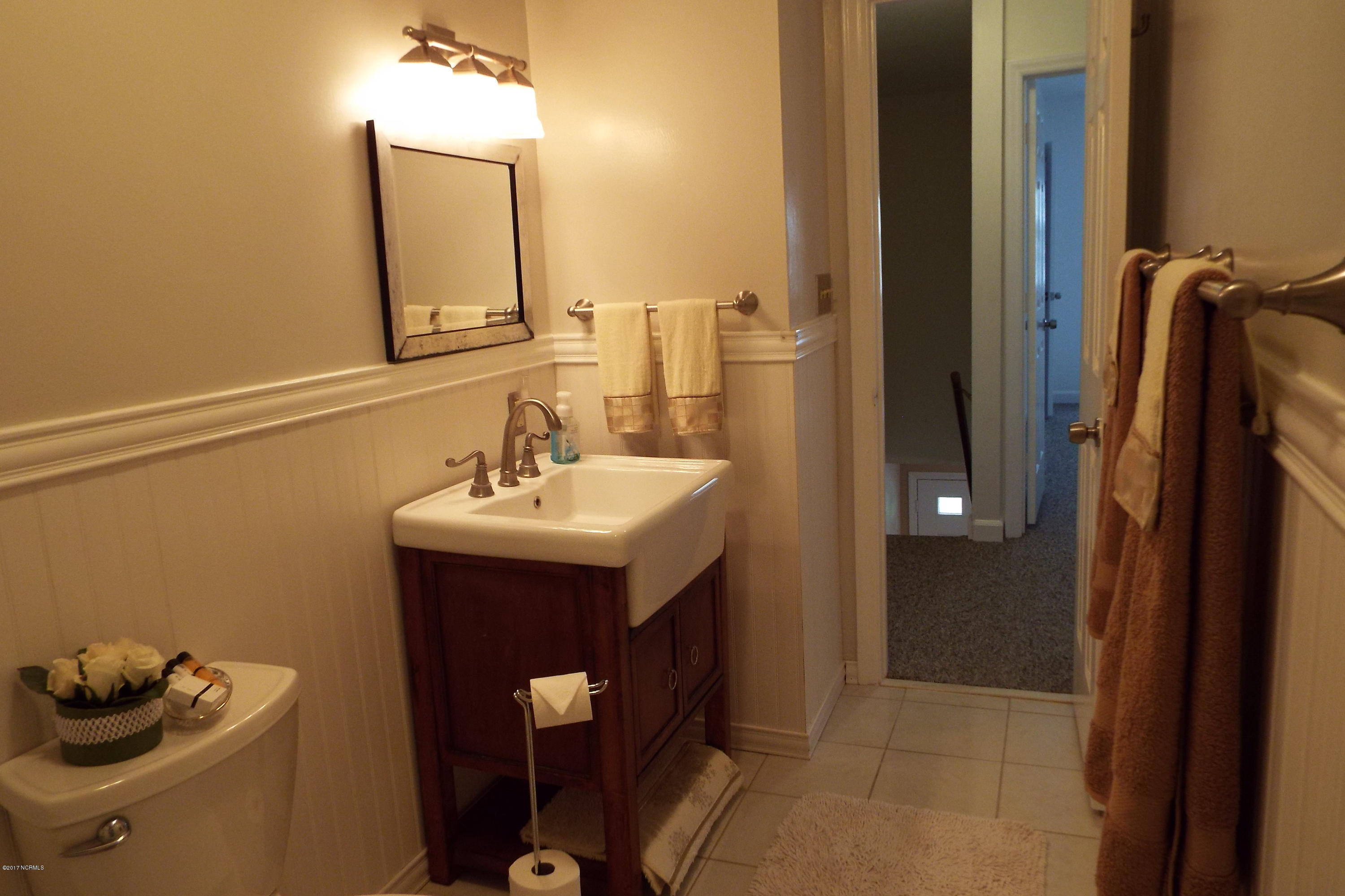 6000 River Road, Unit 16 Washington, NC 27889 - Photo 12 of 19 12 Updated Bath with Tile