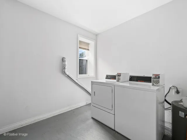 $1,900 | 2441 North Harding Avenue, Unit 1, Chicago, IL 60647