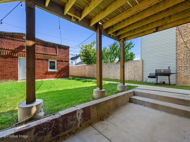 $1,900 | 2441 North Harding Avenue, Unit 1, Chicago, IL 60647