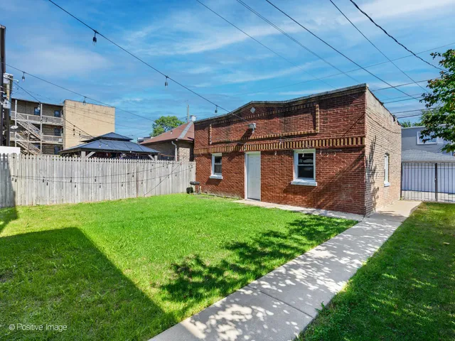 $1,900 | 2441 North Harding Avenue, Unit 1, Chicago, IL 60647