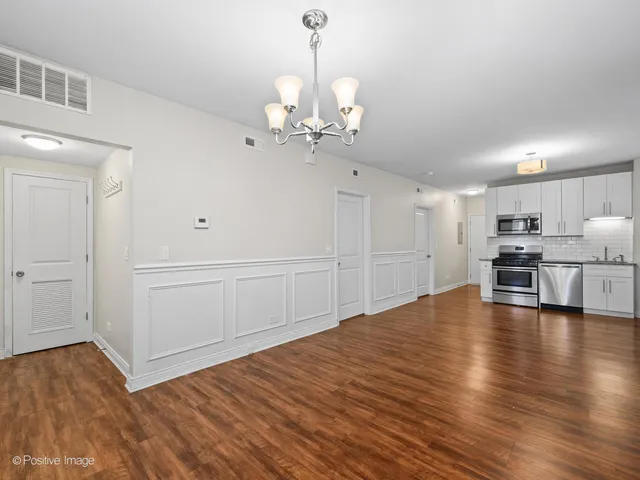 $1,900 | 2441 North Harding Avenue, Unit 1, Chicago, IL 60647